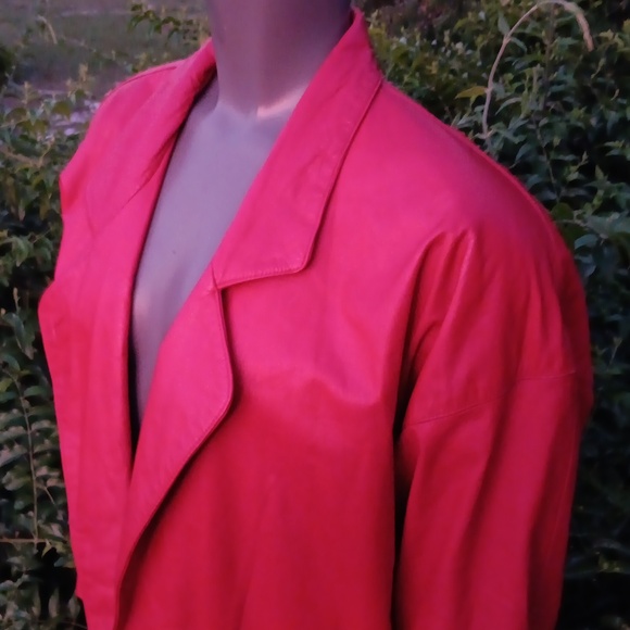 TOFFS (KOREA) LADIES RED VINTAGE GENUINE LEATHER (1) BUTTON LUXURY COAT/JACKET - Picture 3 of 17